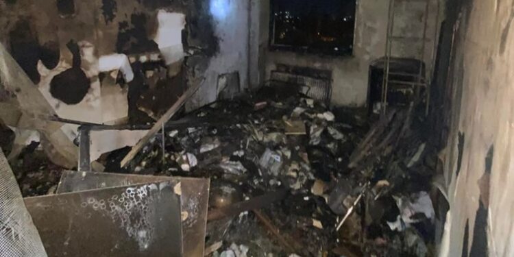 Incendiu într-un bloc, la Botanica. Circa 20 de persoane, inclusiv cinci copii, evacuate din clădire