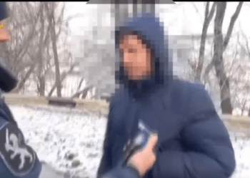 S-au îmbătat, după care au furat un microbuz. Trei bărbați, reținuți de polițiștii capitalei