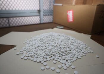 16 kilograme de droguri, în valoare de peste 15 mln. lei, depistate de către vameși în două trimiteri poștale