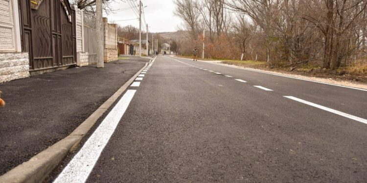 Ещё одна улица в Оргееве заасфальтирована: «80 лет мы ждали, чтобы была такая дорога»  | VIDEO