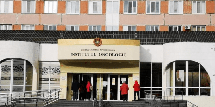 Tragedie la Institutul Oncologic: Un bărbat a murit, după ce a căzut de la etajul trei, în seara de Crăciun