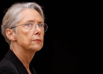 Премьер-министр Франции Элизабет Борн ушла в отставку