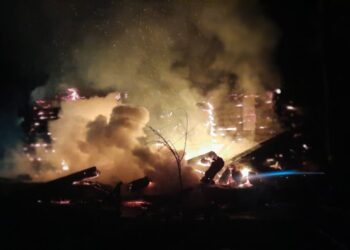Incendiu devastator la Sadova: O casă din lemn a fost distrusă de flăcări