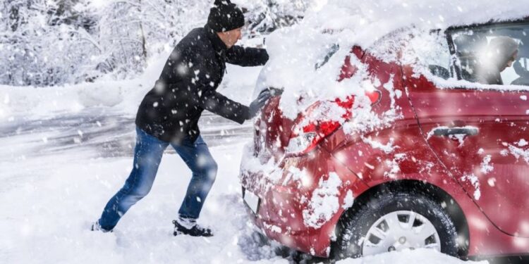 В связи с введением “оранжевого кода”: ожидаются метели и снегопады, рекомендации ГИЧС
