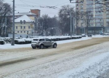 Uraganul alb se retrage parțial: Codul portocaliu devine galben. Grosimea stratului de zăpadă a ajuns la 16 cm