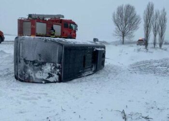 Un microbuz cu moldoveni s-a răsturnat la Galați: O femeie de 55 de ani a fost preluată de o ambulanță
