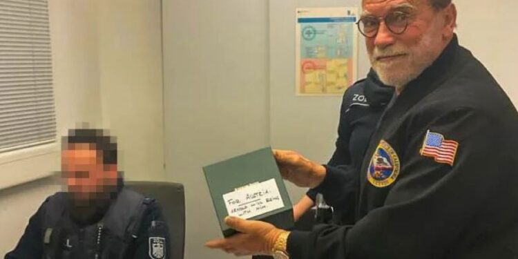 Шварценеггера задержали в аэропорту Мюнхена