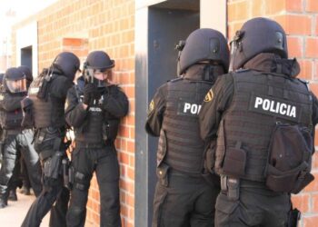 O bandă de foști militari din Europa de Est care dădea spargeri la vile de lux a fost destructurată de poliția din Spania