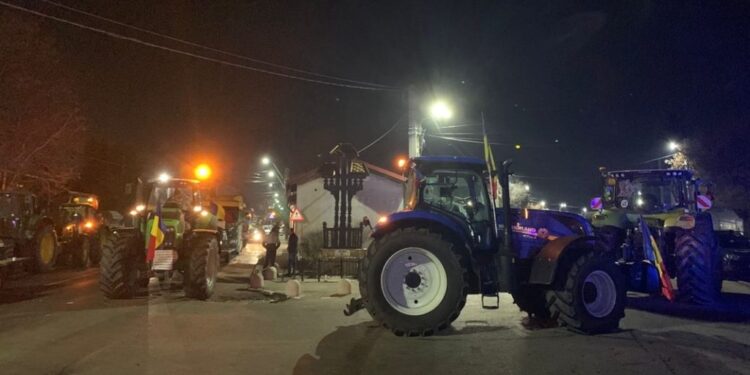 Alertă în România: Transportatorii și fermierii forțează intrarea în București. Au spart barajul poliției și vor să ajungă la guvern