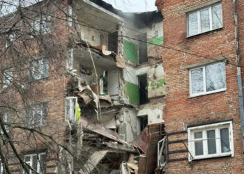В Ростове-на-Дону обрушился подъезд пятиэтажного жилого дома, признанного аварийным четыре года назад. Эвакуированы 95 человек
