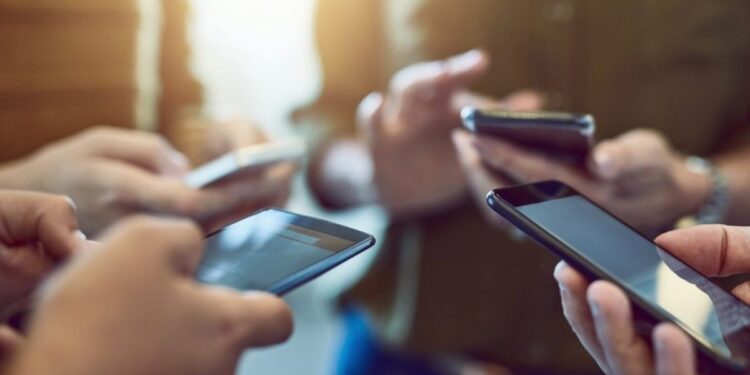 Более 30% граждан используют в сети одинаковые пароли. Результаты опроса