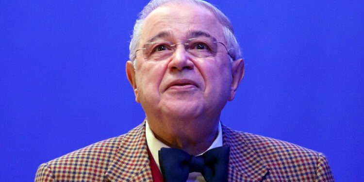 Юморист Евгений Петросян опроверг сообщения об экстренной госпитализации