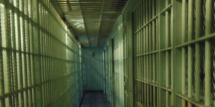 Strigător la cer! Un bărbat de 49 ani, în stare de ebrietate, a violat o minoră