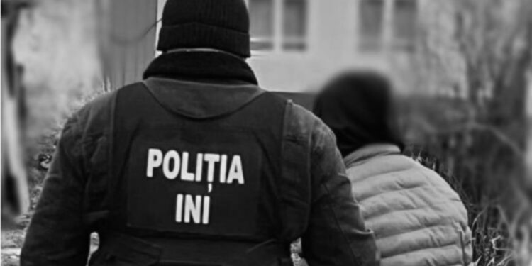 В Кишиневе двум полицейским, получавшим взятки от уличных торговцев, грозит тюрьма