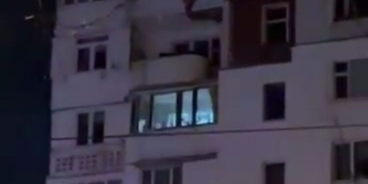 В Кишиневе женщина упала с девятого этажа, но спаслась, зацепившись за балкон