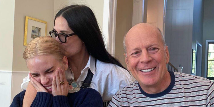 Деми Мур показала, как c больным Брюсом Уиллисом oтпpaзднoвалa юбuлeй дочepu