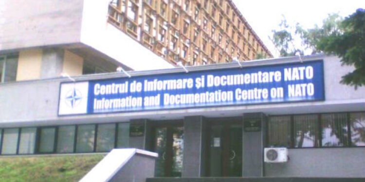 Центр НАТО в Кишиневе подожгли, бросив «коктейль Молотова»: что известно