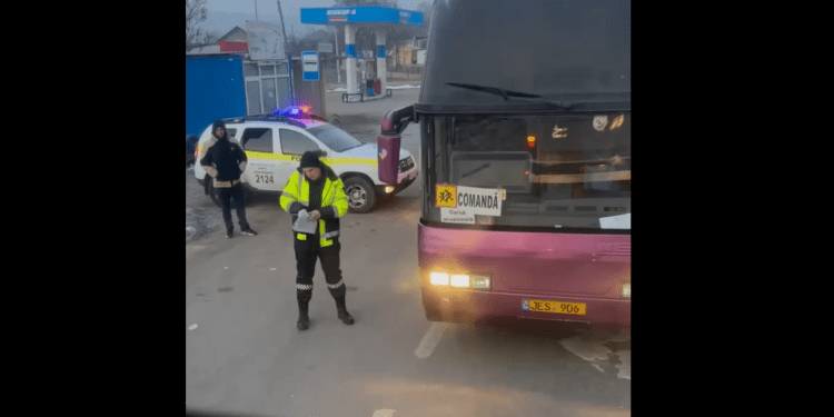 Полиция препятствует доступу людей на акцию протеста