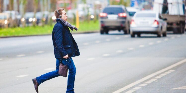 Полиция оштрафовала более 600 человек, перешедших дорогу в неположенном месте