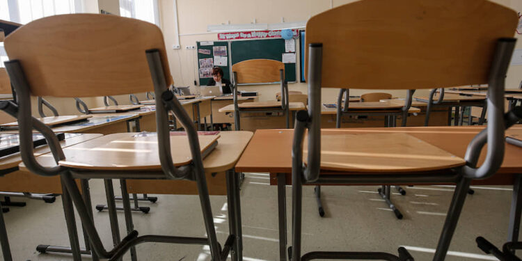 Преподавателя гимназии в Леово, обвиняемого в избиении ученика, отстранили от работы