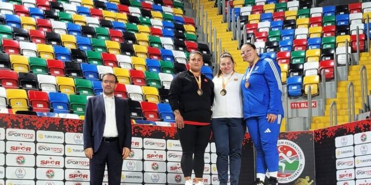 Aur pentru Moldova: Dmitriana Bezede a urcat pe prima poziție la proba aruncarea greutății la Campionatul Balcanic din Turcia