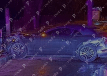 Un bolid de lux grav avariat de un automobil al Poliției în Chișinău