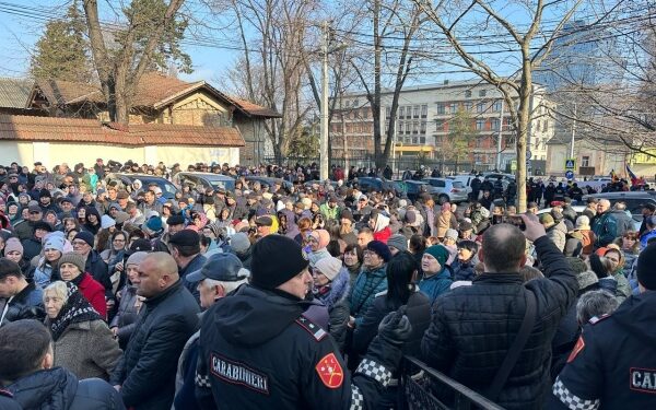 «Цель PAS – наказать Гагаузию». Тысячи жителей автономии вышли на мирную акцию у КС