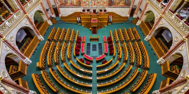 Парламент Венгрии не рассмотрел заявку Швеции в НАТО из-за бойкота партии Виктора Орбана