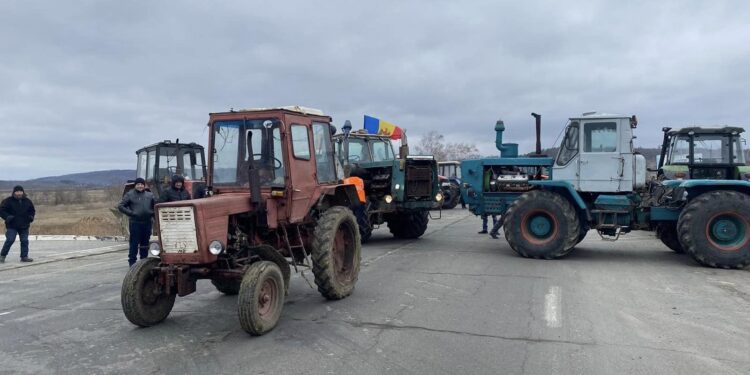 Fermierii condamnă declarațiile prim-ministrului Recean la adresa celor care protestează: În loc de dialog, ne confruntăm cu atacuri dure