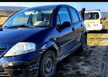 S-a plimbat cu o mașină furată apoi a abandonat-o pe marginea drumului: Un minor riscă până la 3 ani de închisoare