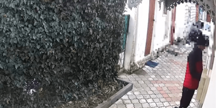 Un bărbat, reținut de polițiști după ce ar fi comis peste 10 furturi, în sectoarele Centru, Rîșcani și Botanica