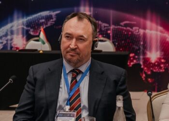 Alexandru Tănase îi explică premierului Dorin Recean diferența dintre „statul de drept” și „statul de drepți în fața…statului”