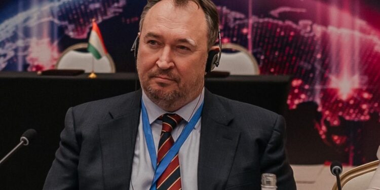 Alexandru Tănase îi explică premierului Dorin Recean diferența dintre „statul de drept” și „statul de drepți în fața…statului”