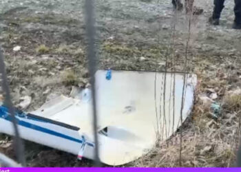 O bucată dintr-un avion care zbura deasupra României a căzut în curtea unei grădinițe