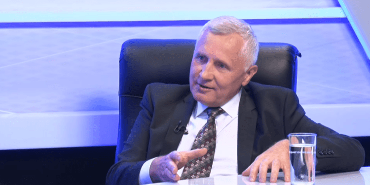 Licitația de la aeroport, pe care Guvernul vrea să o desfășoare în 30 de zile, e o bătaie de joc, spune juristul Nicolae Eșanu