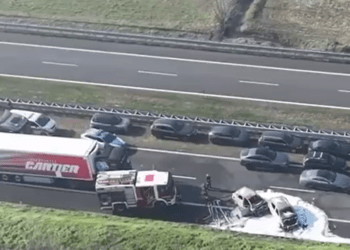 Doi morți într-un carambol cu 100 de mașini pe o autostradă din Italia. Misiunea de salvare a durat mai multe ore