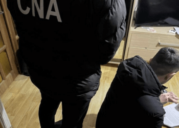 Doi foști angajați ai Agenției pentru Supraveghere Tehnică sunt cercetați de ofițerii CNA într-o cauză penală de fals în acte publice