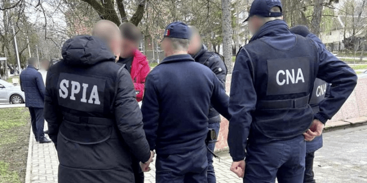 Un polițist din cadrul Inspectoratului de poliție Cimișlia, cercetat pentru trafic de influență de CNA. Ar fi cerut 800 de euro de la un șofer