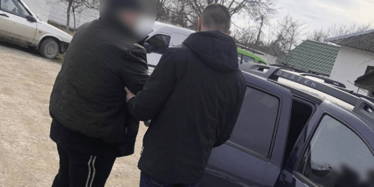 Un străin, dat în căutare prin INTERPOL pentru răpirea unei persoane, reținut în timp de traversa ilegal frontiera