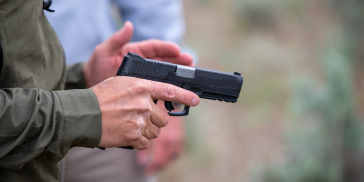 Список запрещенного огнестрельного оружия и боеприпасов расширят