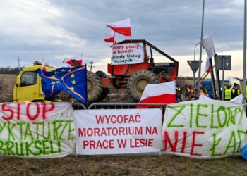 Fermierii polonezi își extind protestele și anunță că vor bloca o autostradă cheie la granița cu Germania