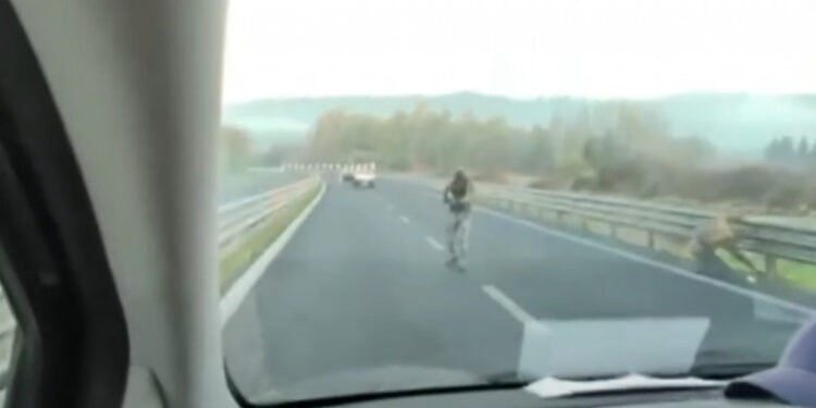 Un commando cu arme Kalașnikov a comis un jaf de 4 milioane de euro pe o șosea din Sardinia