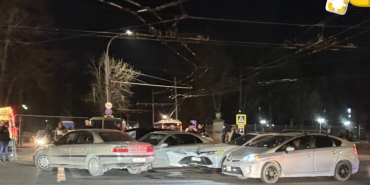 Accident cu implicarea mai multor vehicule pe bd. Ștefan cel Mare din capitală