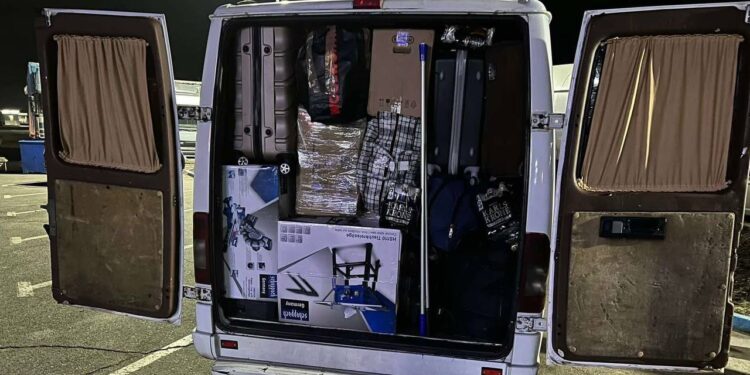 Гражданин Молдовы пытался незаконно ввезти в страну пневматические ружья