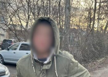 A fugit de la centrul de plasament, a furat niște arbuști, apoi a dat nas în nas cu oamenii legii: Minorul, prins în capitală