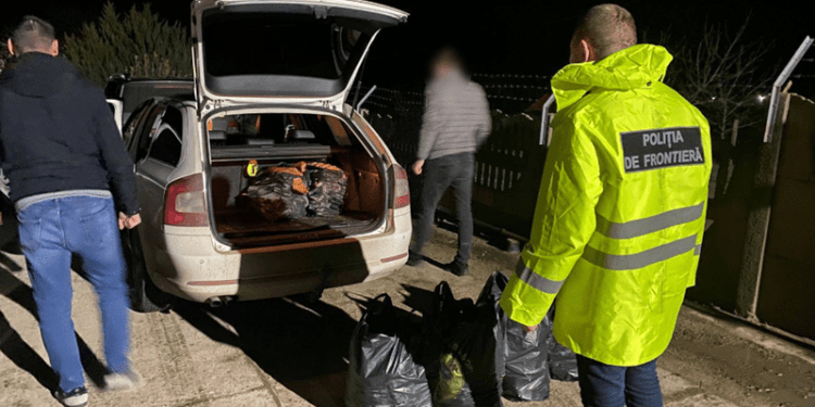 Contrabandă cu peşte la Basarabeasca: Doi tineri au fost prinşi cu 170 kg de peşte