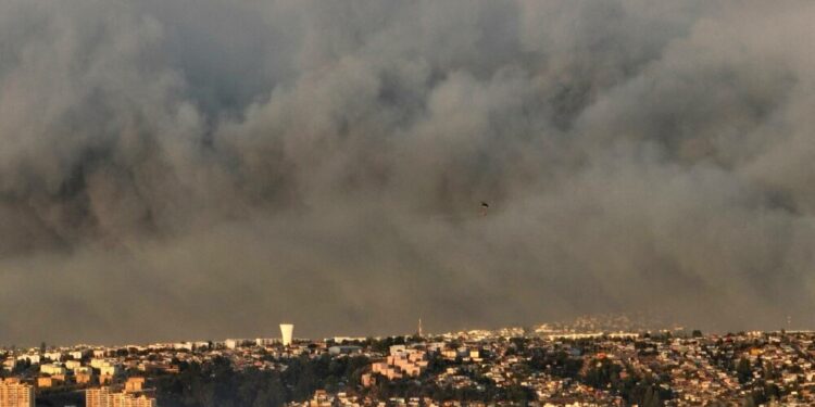 Cel puţin 46 de persoane au murit în incendiile forestiere care devastează centrul şi sudul Chile