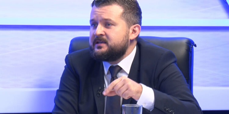 Dragoș Galbur către Spînu: Dacă toți cei care ating întrebarea licitației de la AIC sunt finanțați de Șor, de ce-și dau demisia cei angajați de voi