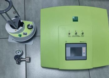 A încercat să treacă frontiera cu un generator de ozon în valoare de 14 mii de dolari, nedeclarat