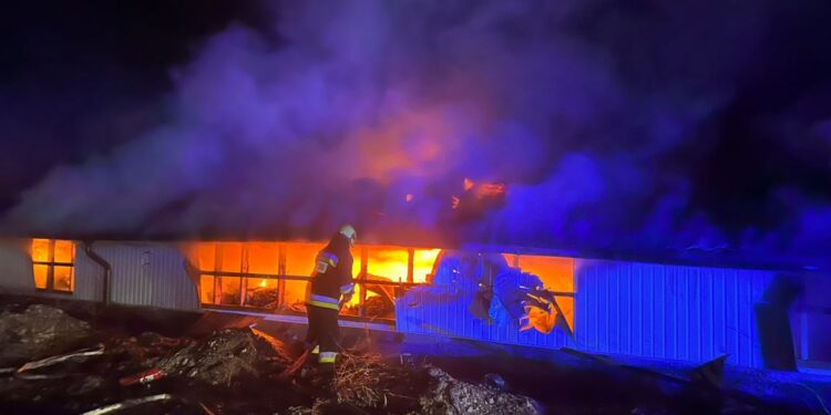 Incendiu în raionul Hîncești: Depozitul unui Centru Creștin a fost mistuit de flăcări